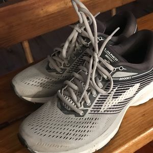 Brooks women’s launch 5 tennis shoes size 7